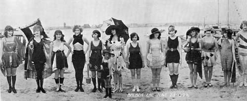 people posing on the beach for a swimsuit contest in 1922